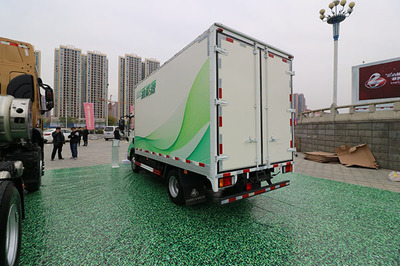 新能源时代，看我的！乘龙L2 EV轻卡跃市而来，引领城市配送新变革